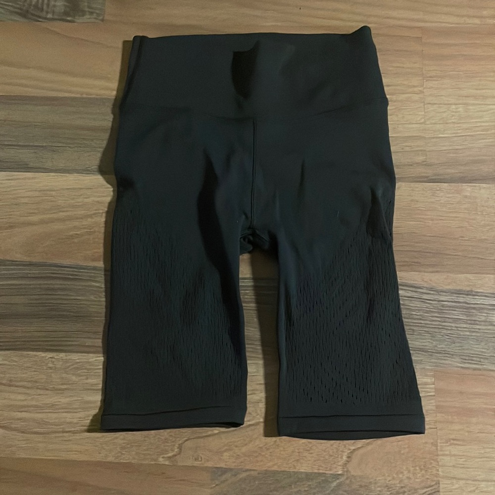 Size 4 lululemon grey mesh shorts 8”